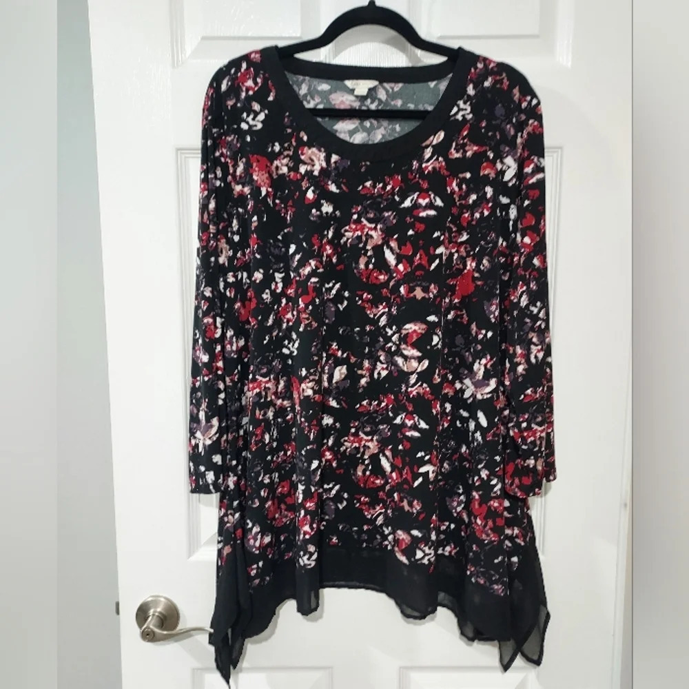 Cato Black Floral Sharkbite 3/4 Sleeve Tunic Blouse in Size 18/20 W (Wide)